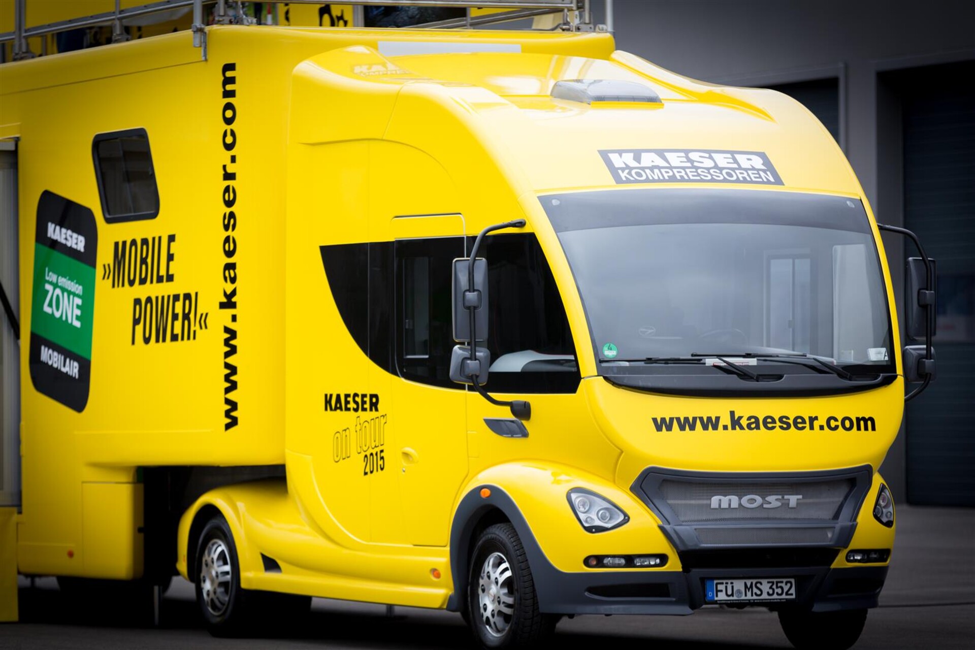 Kaeser-Showtruck-Futuria-1-front-s.jpg