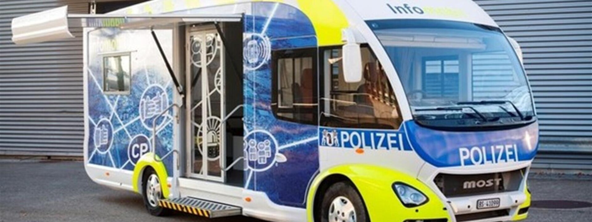 Polizei-Spacebus1-s.jpg