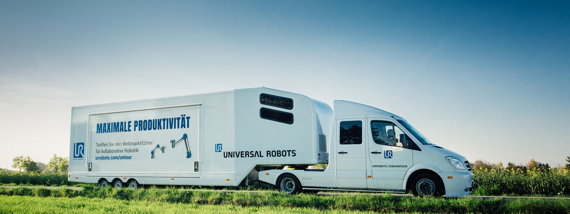universal-robots-1-hightech-truck-promostar_2.jpg